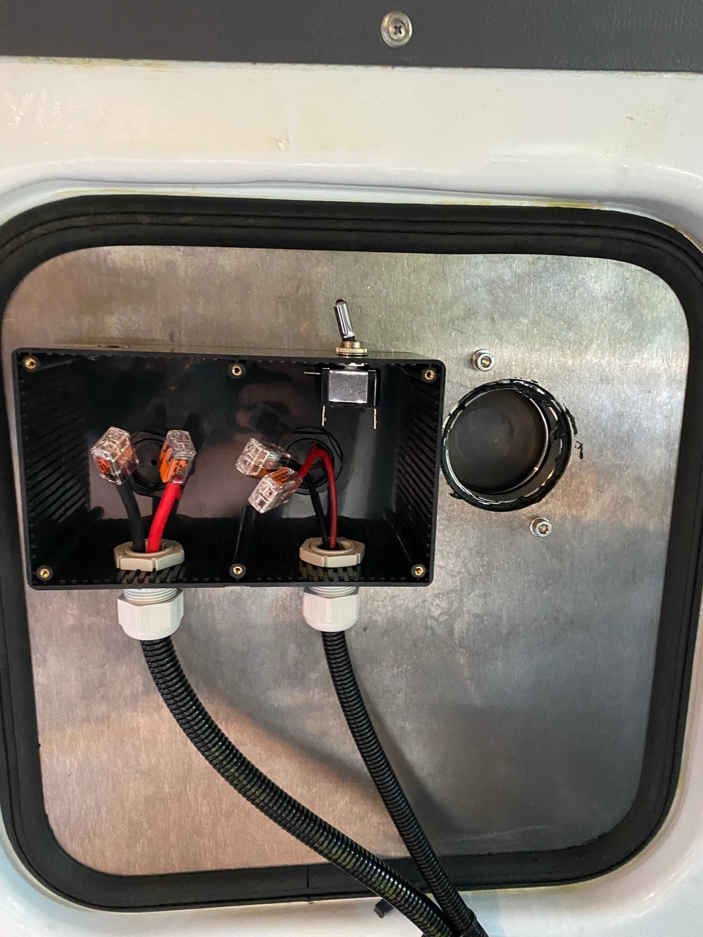 Fensterersatz UAZ Buhanka kleines Fenster li oder re(Standheizung, Solar, Magcodestecker)