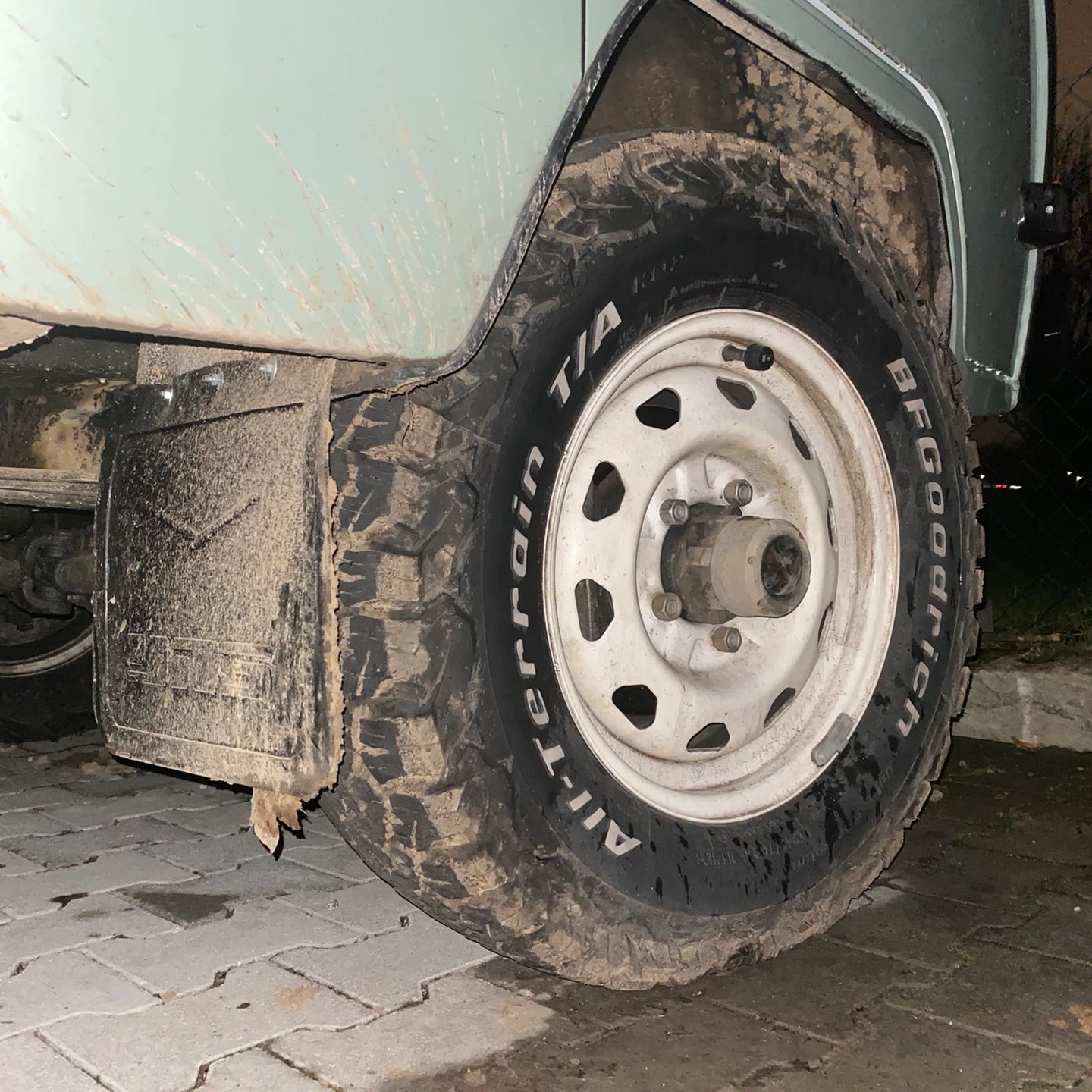 Schmutzabweiser UAZ (Komplett Set) vorne und hinten